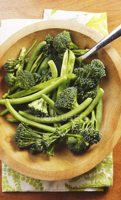 Brócolos e feijão verde — Fotografia de Stock
