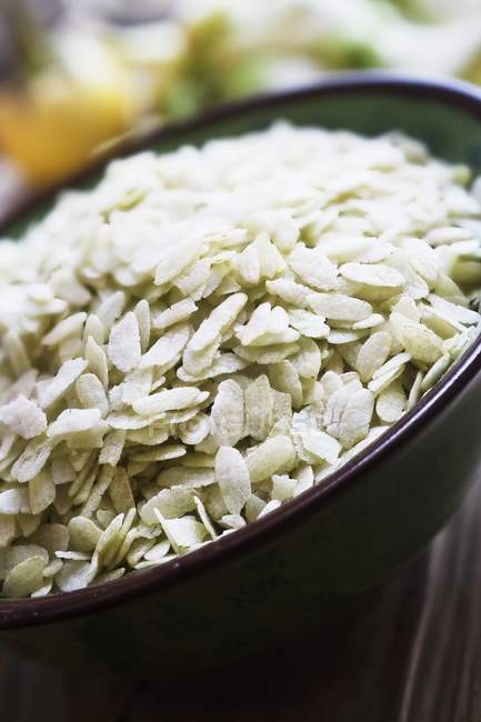 Чаша зеленого незрелого риса — стоковое фото
