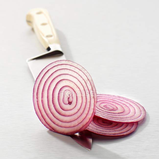 Slices of red onion — Stock Photo