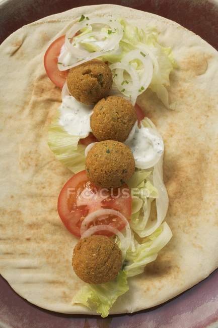 Falafel chickpea balls serving with vegetables — Stock Photo
