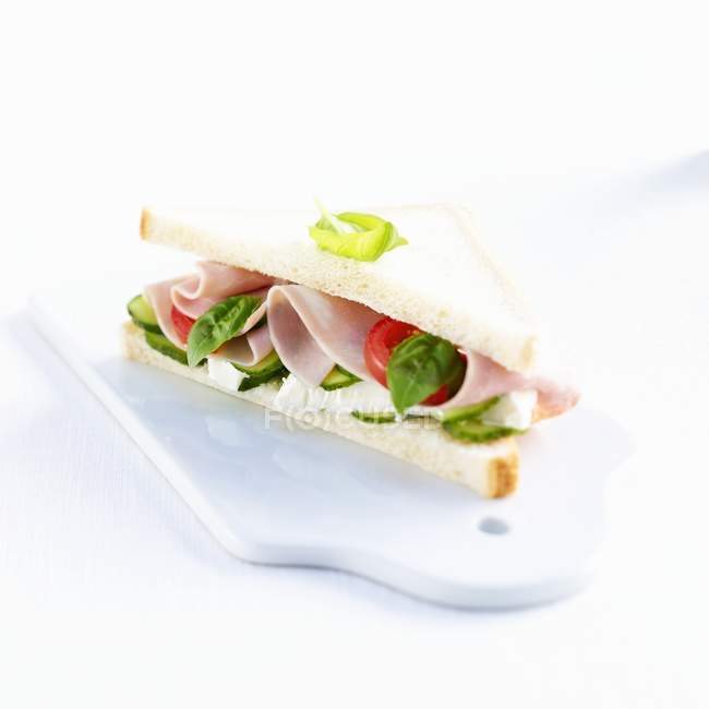 Cucumber and basil sandwich — Stock Photo