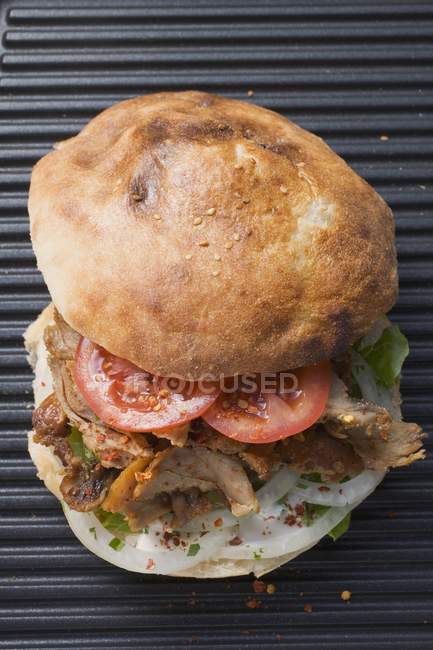 Dner kebab with tomatoes — Stock Photo