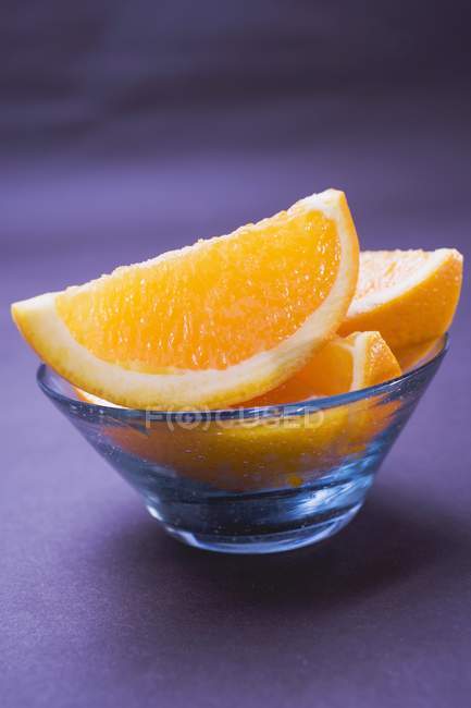 Cuñas naranjas frescas - foto de stock