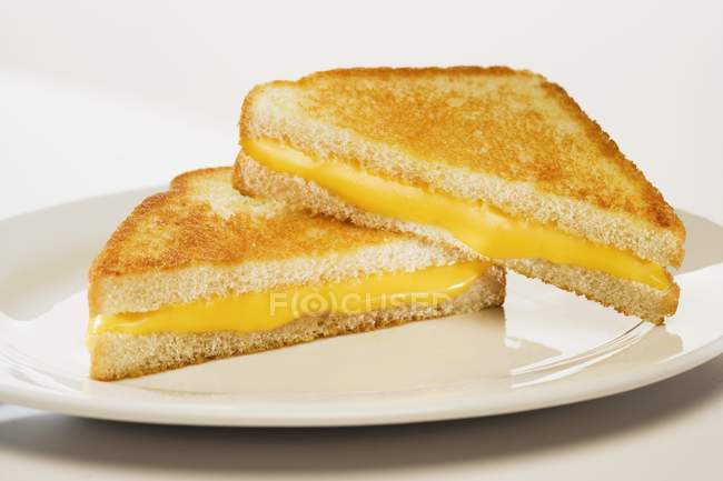 Sandwich de queso a la parrilla - foto de stock