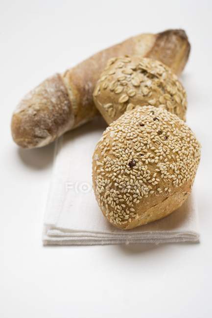 Rouleaux de pain complet différents — Photo de stock