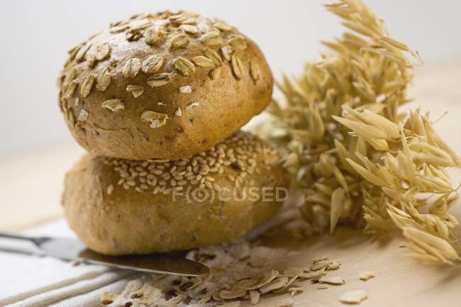 Sesame seed and wholemeal rolls — Stock Photo