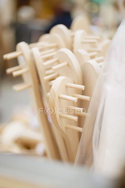 Vista close-up de servidores de espaguete de madeira — Fotografia de Stock