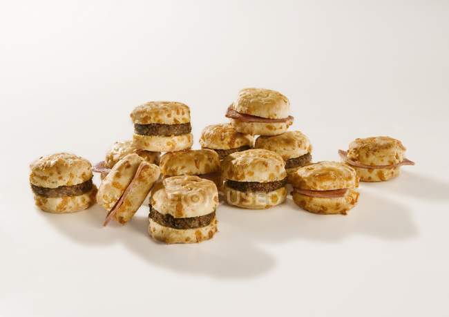 Mini-Wurst und Sandwiches — Stockfoto