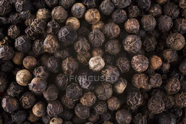 Getrocknete schwarze Pfefferkörner — Stockfoto