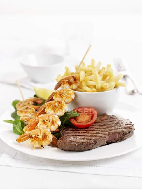 Beef steak and fried potato chips — Stock Photo