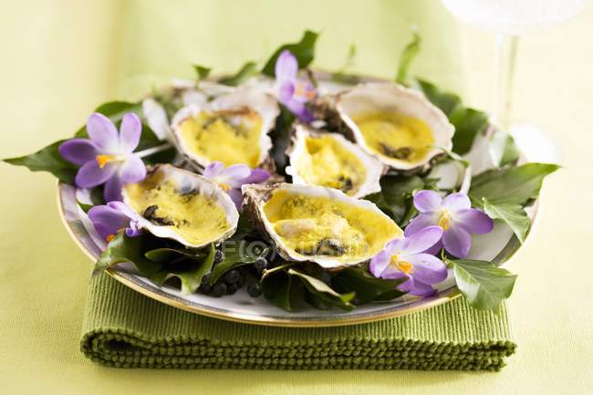 Oysters au gratin on plate — Stock Photo