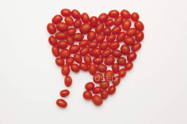 Tomates de ameixa em forma coração — Fotografia de Stock