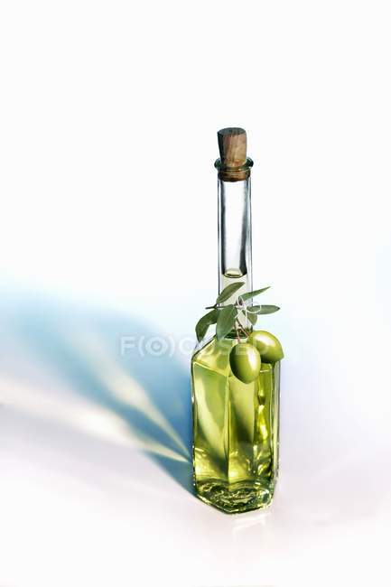 Huile d'olive en bouteille — Photo de stock