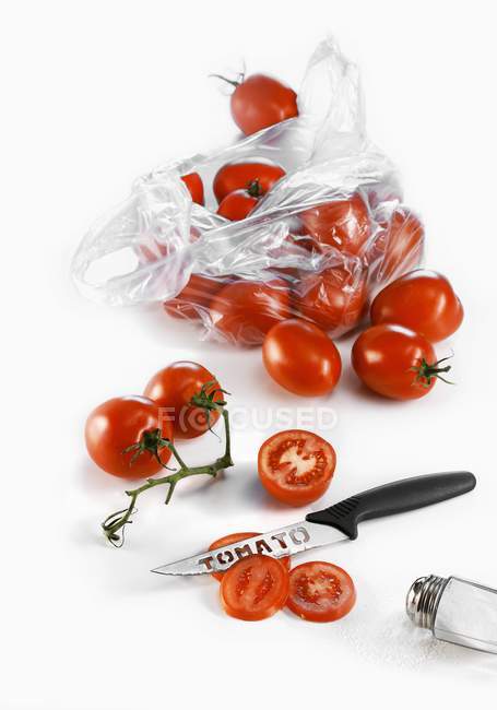 Tomaten im Plastiksack — Stockfoto