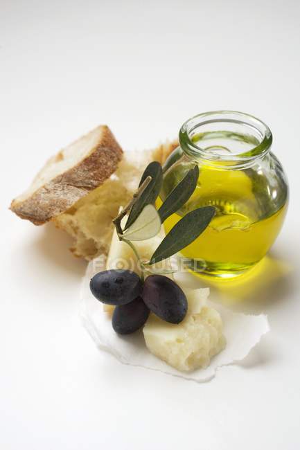 Black olives on twig — Stock Photo