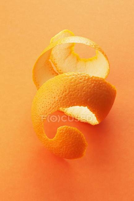 Cáscara fresca de naranja - foto de stock