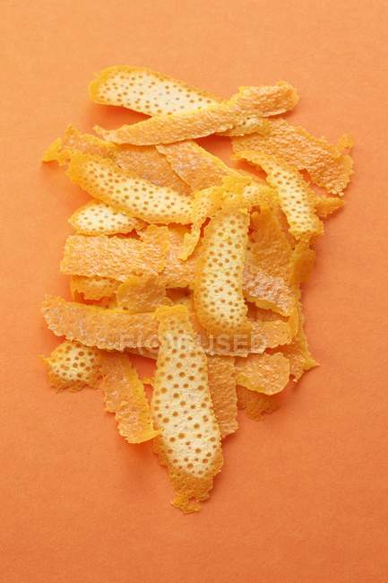 Cáscara de naranja en rodajas - foto de stock