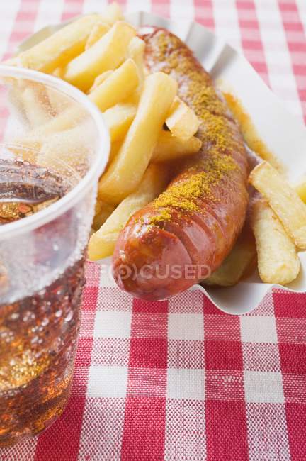 Currywurst ковбаса з кетчупом і порошку карі — стокове фото