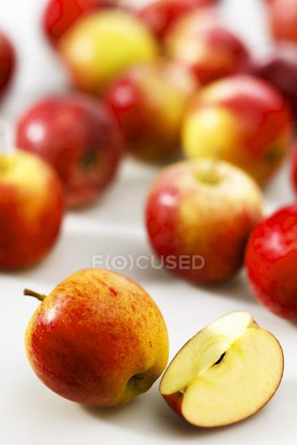 Red ripe apples — Stock Photo