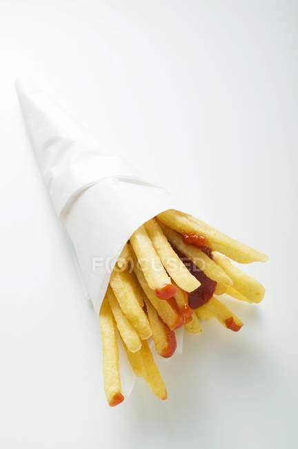 Fried chips with ketchup — Stock Photo