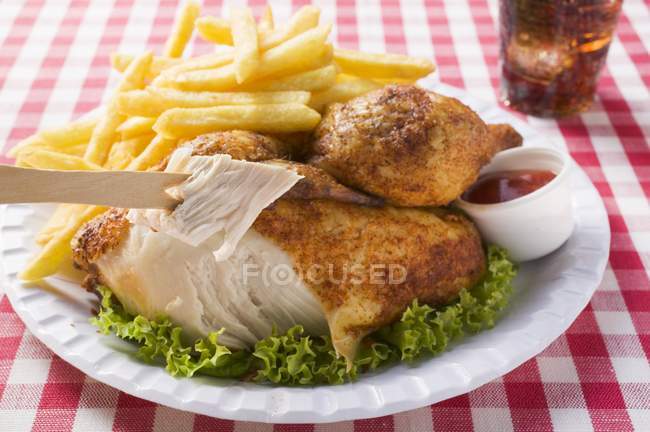 Roasted chicken with chips — Stock Photo