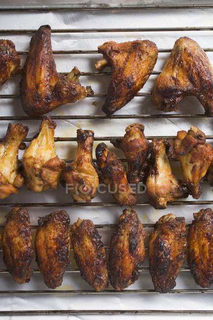 Peças de frango grelhado — Fotografia de Stock
