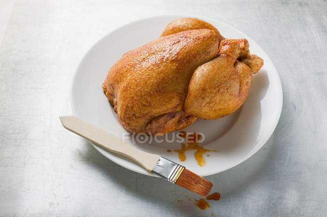 Жареный маринованный цыпленок — стоковое фото