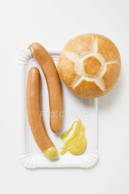 Сосиски, хліб рулон — стокове фото