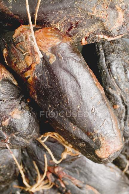 Trozos de jamón de venado ahumado - foto de stock