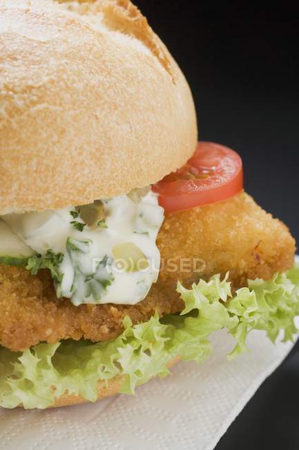 Closeup view of breaded Escalope in roll with Remoulade — Stock Photo
