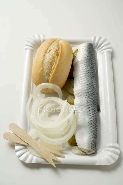 Herring with onions and bread roll — Stock Photo