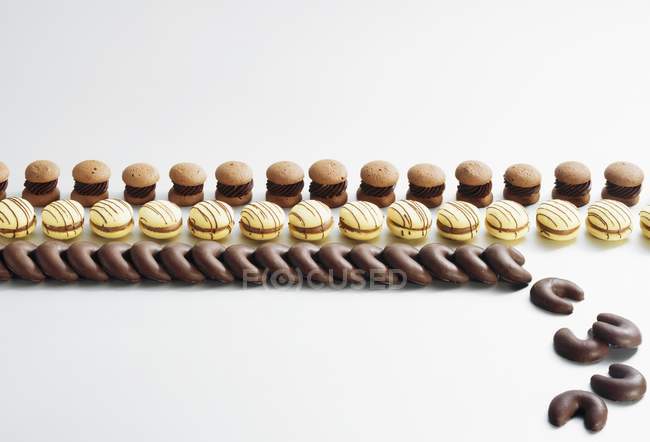 Biscoitos de chocolate em forma — Fotografia de Stock