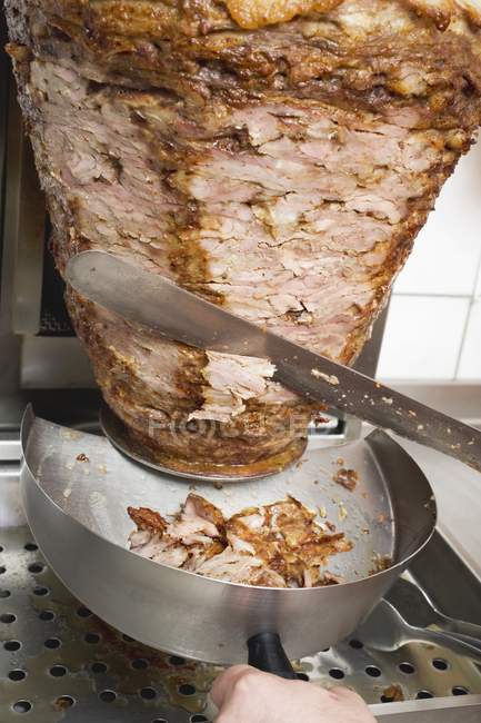 Fatiando kebab dner — Fotografia de Stock