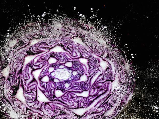 Fresh Red cabbage in hot oil — Stock Photo