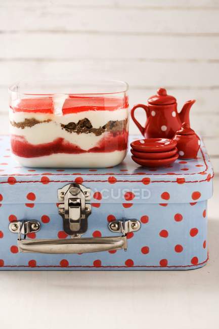 Quark dessert with strawberries — Stock Photo