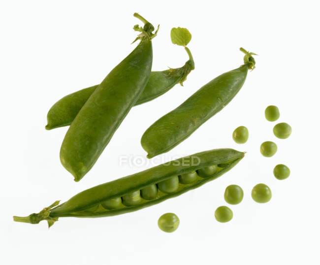 Fresh peas and pods — Stock Photo
