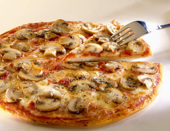 Mushroom pizza with cheese — Stock Photo