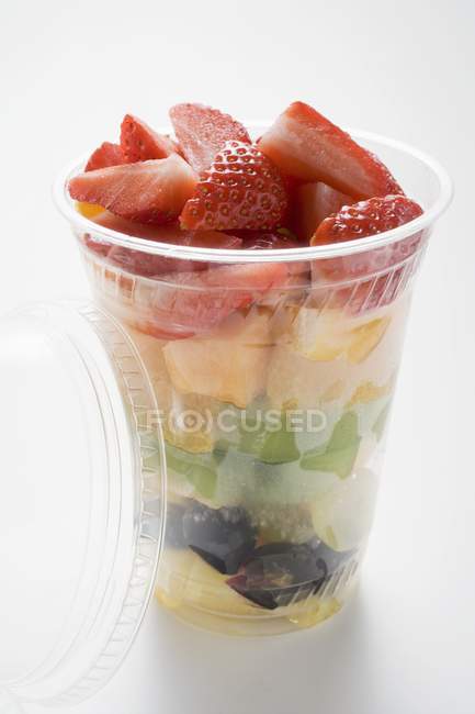 Salada de frutas com morangos — Fotografia de Stock