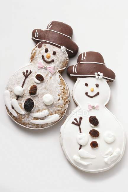 Due biscotti di pan di zenzero pupazzo di neve — Foto stock
