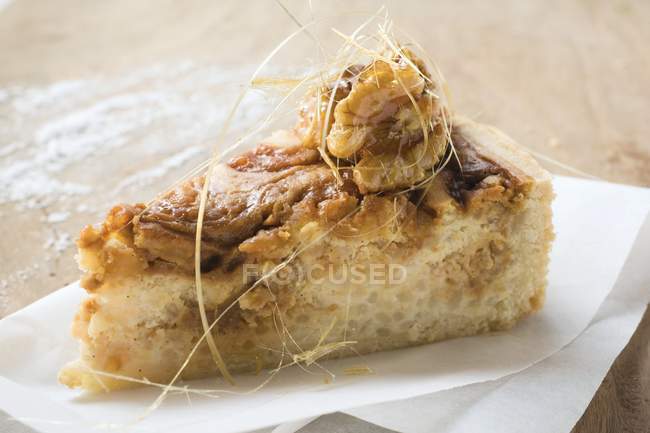 Кусок карамельного рисового пирога — стоковое фото