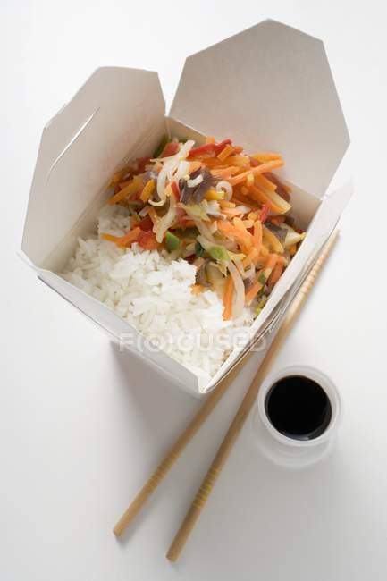 Arroz com legumes asiáticos — Fotografia de Stock