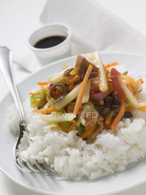 Riso con verdure asiatiche — Foto stock