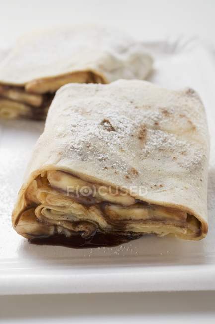 Crpes with banana and chocolate — Stock Photo