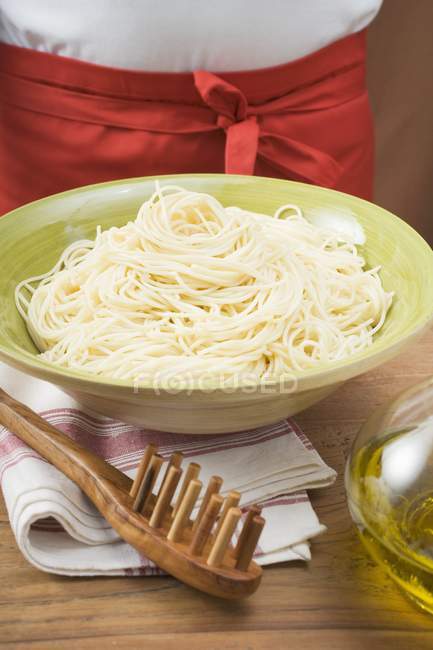 Spaghettis cuits dans un bol — Photo de stock