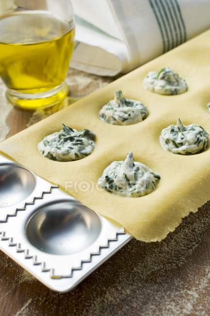 Ravioli pasta with spinach and soft cheese — Stock Photo