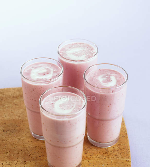 Raspberry yoghurt shakes — Stock Photo
