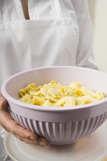 Bowl of cooked tortellini pasta — Stock Photo