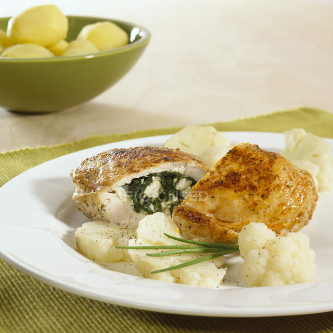 Fried chicken breast stuffed with spinach — Stock Photo