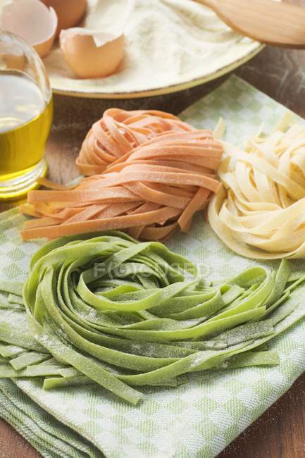 Colorful homemade ribbon pasta on napkin — Stock Photo