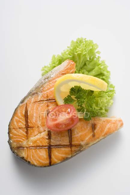 Жареный лосось — стоковое фото